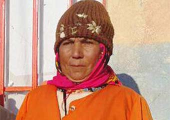 Image result for تنها زن نارنجی پوش ایران