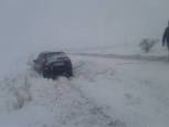 گلستان ما - برخی رانندگان در منطقه چالچالیان گرفتار برف شدند/ تمامی مسیرهای مواصلاتی گلستان باز است